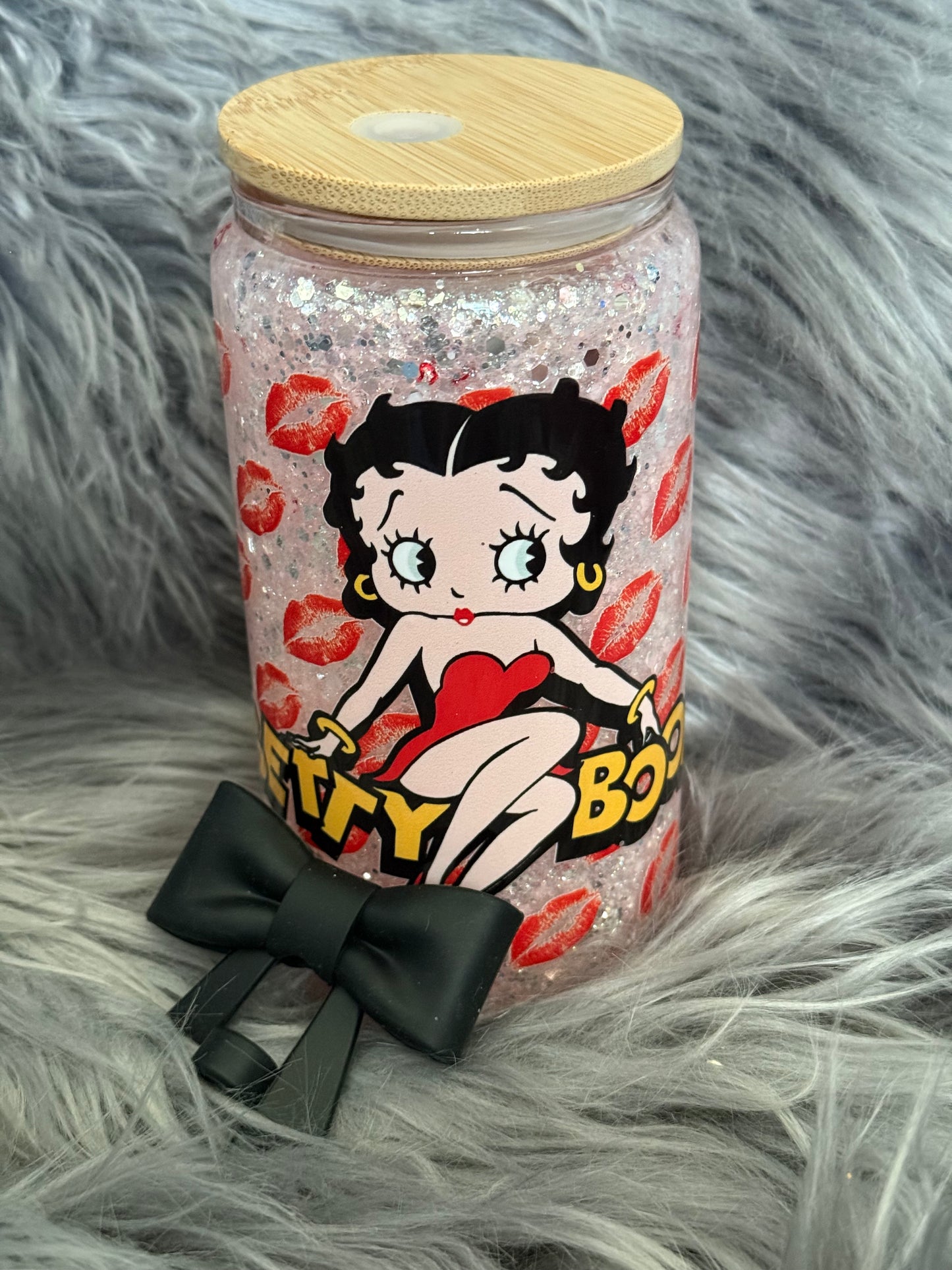 16oz Betty Boop SnowGlobe